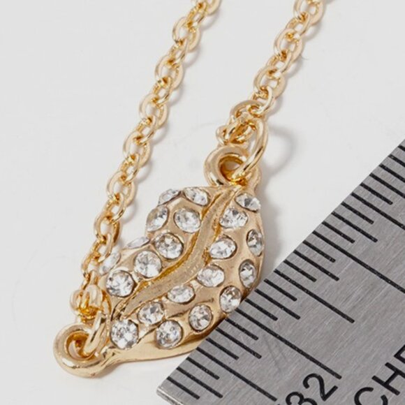 *** GOLDTONE PAVE TINY LIPS NECKLACE - Picture 1 of 1